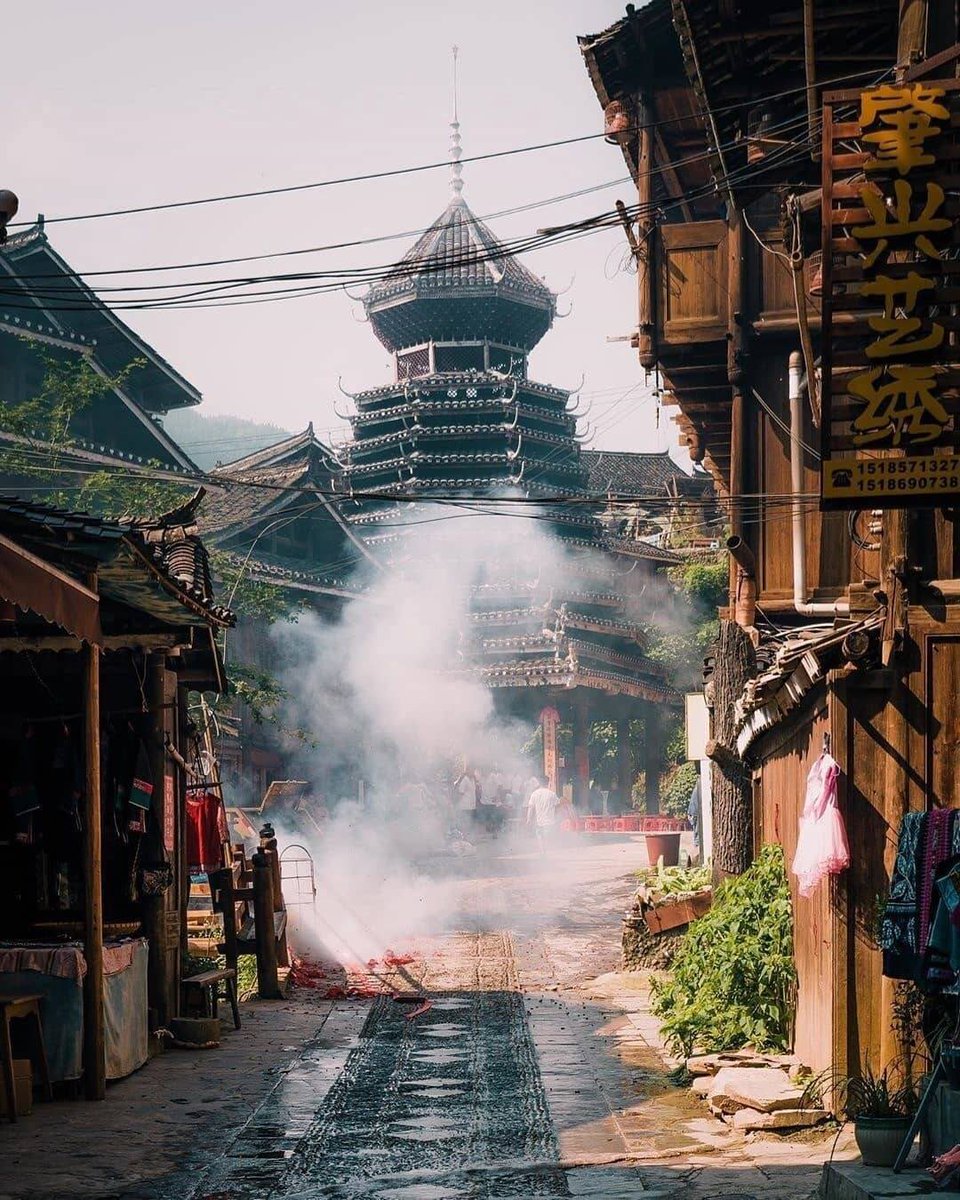 KooTHoo's tweet photo. Perhaps terraced fields are a few traditional human landscapes that have not yet been destroyed. The harsh geographical environment has created a fantasizing civilization and greatly weakened the impact of modern society. https://t.co/nXN0cpvFcN