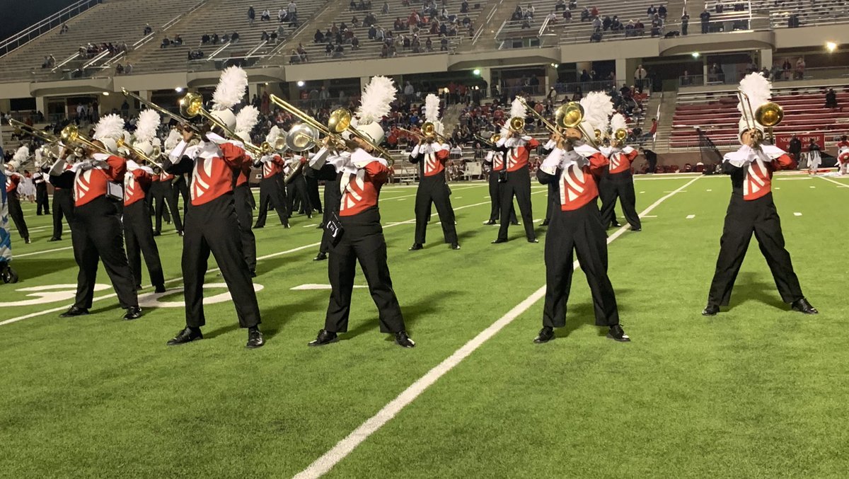 NSSH_Mustangs's tweet photo. Halftime with the North Shore Senior High Band. S/O to all the directors and band members for an Amazing performance.  
#wearehalftime #halftimeisOURtime https://t.co/HQ4BFZbytJ