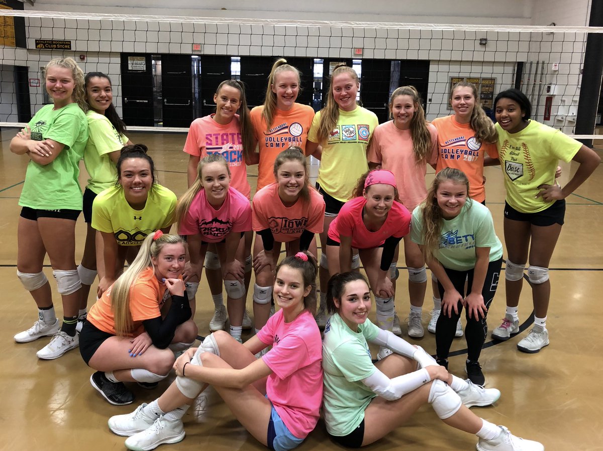 bettvball's tweet image. It’s Neon Day! We’re shining brightly. #letsgodogs #fireupforRegionals