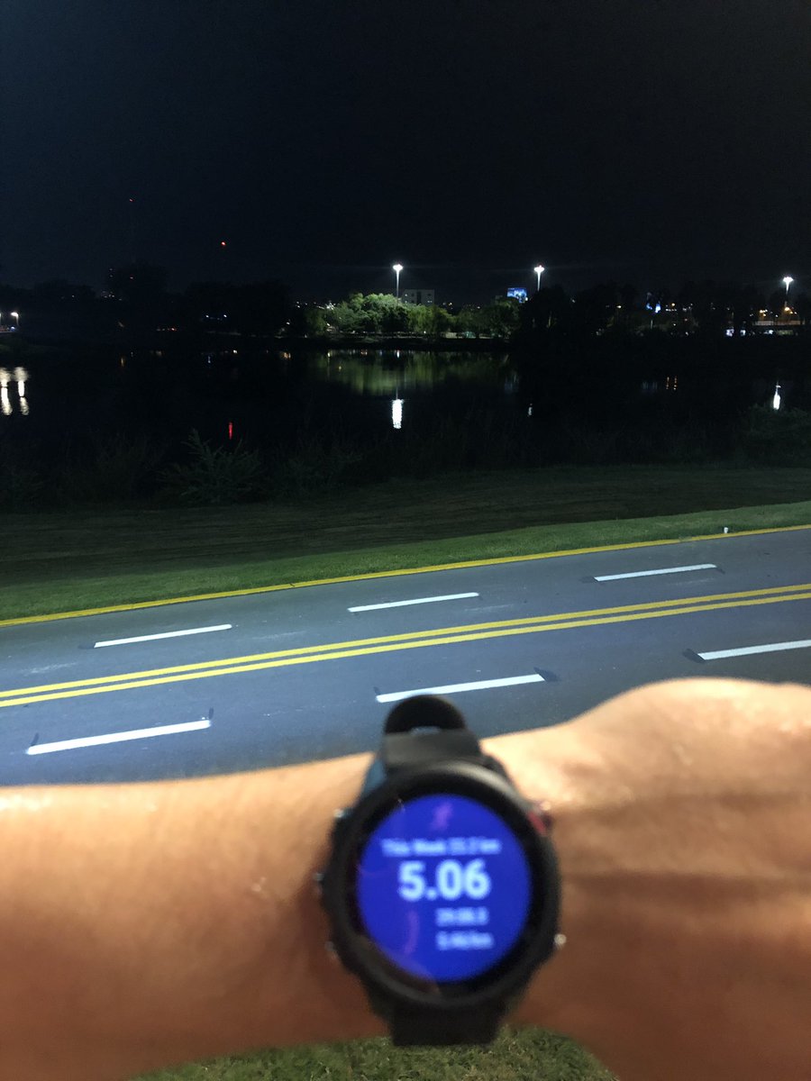 robertovallel's tweet image. Después de la oficina, un buen relax. Tiempo para pensar! #YoElegiCorrer #hpsteam 👊🏃🏻‍♂️