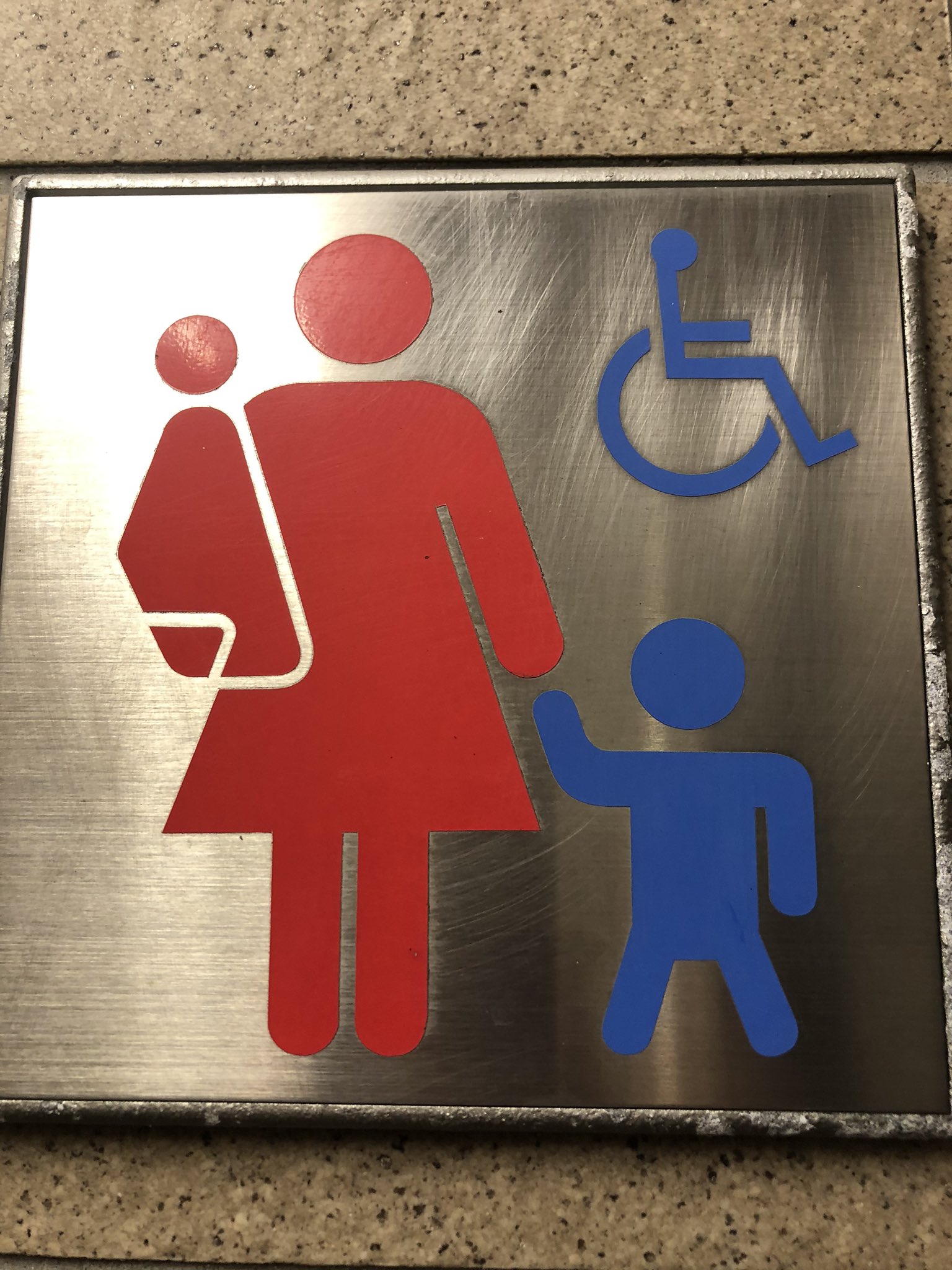 トイレマーク同好会 女の赤ちゃん抱えて 男の子を連れておトイレへ 何故かほっこりします 色で判断 一姫二太郎でない ほっこり トイレ トイレマーク デザイン 水天宮 公衆トイレ T Co Eowaurydrq Twitter
