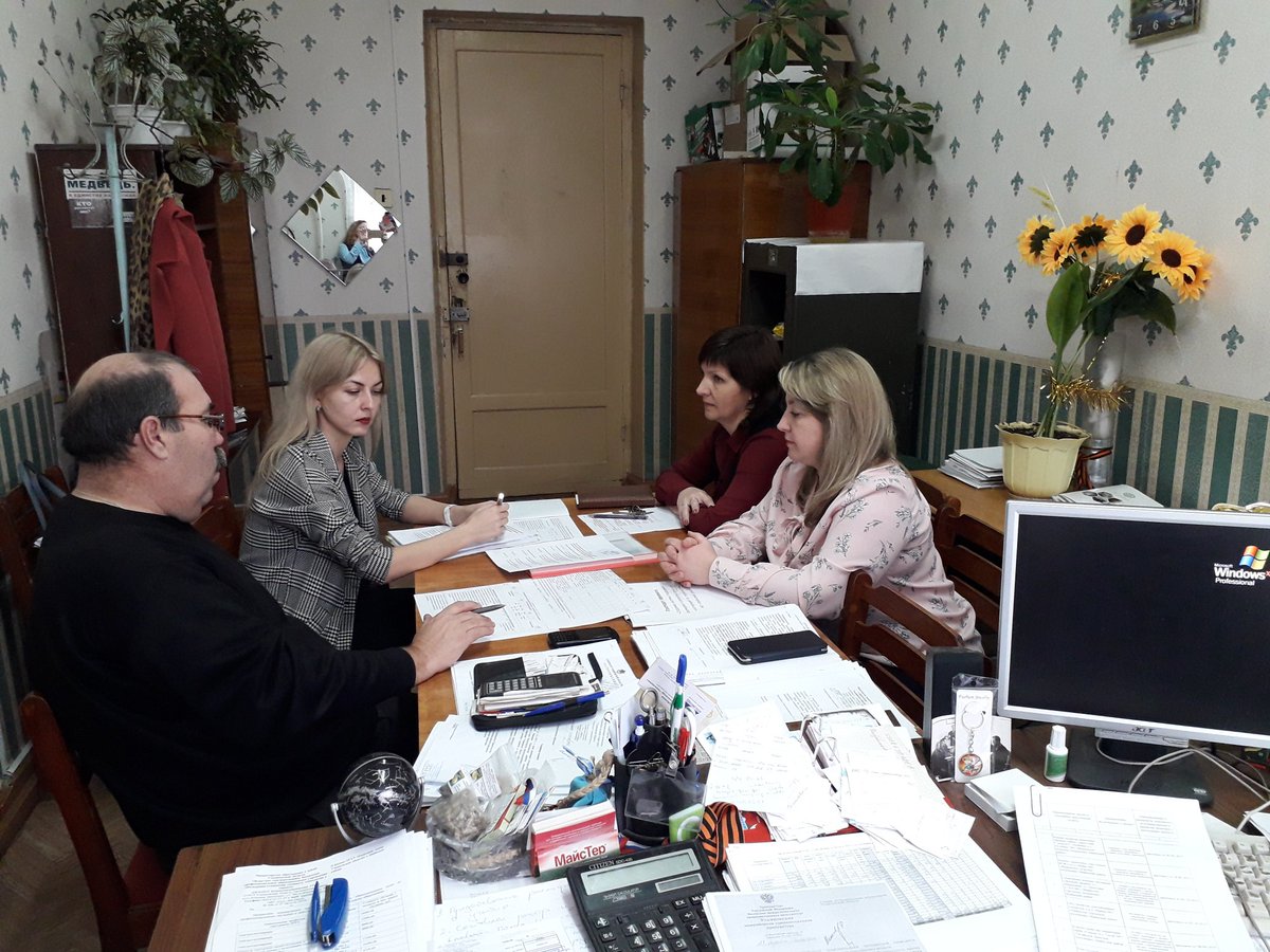 24 октября в Администрации МО Майнский район приняла участие в  рабочей встрече проектной команды по реализации проекта "Создание системы поддержки фермеров и развитие сельской кооперации ".
#ЦРП 
#НацпроектМСП 
#майнскийрайон