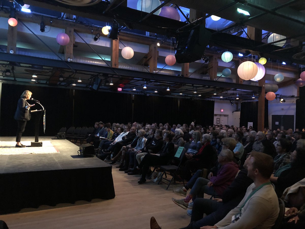 LeslieHurtig's tweet image. Such fun tonight as a poet, a Canadian historian, a journalist, a New Zealand poet/novelist, a Cuban historical novelist, a horror writer, a memoirist and so many others riff on why @StephenKing is the world’s most influential writer.
@VanWritersFest 
@LisachristCBC