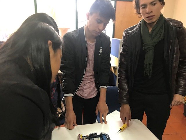 anmicorregidor's tweet photo. Los estudiantes Unadistas del CEAD Sogamoso, en el desarrollo de la práctica 1 de Ensamble y Mantenimiento, #VidaUniversitaria
#EnsamblePC2019
@Alex_AparicioR
@ClaudioCamiloG1
@RedEUNAD_
@johnfmontes
@JaimeLeal https://t.co/QvHuo4CVYd