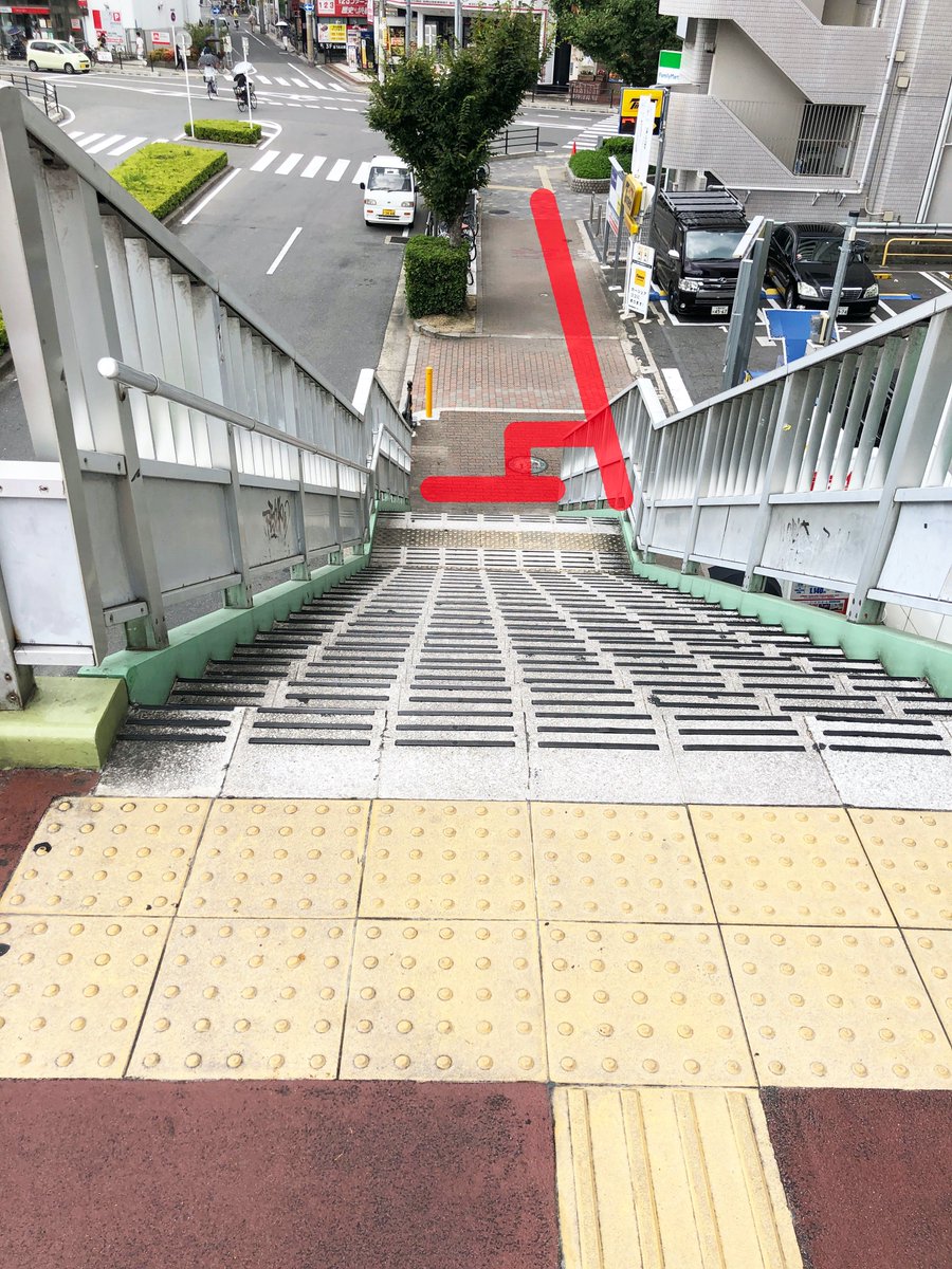 近鉄八尾駅北側の点字誘導ブロックを陸橋ルートへ接続の記録写真（X掲載 2/6）