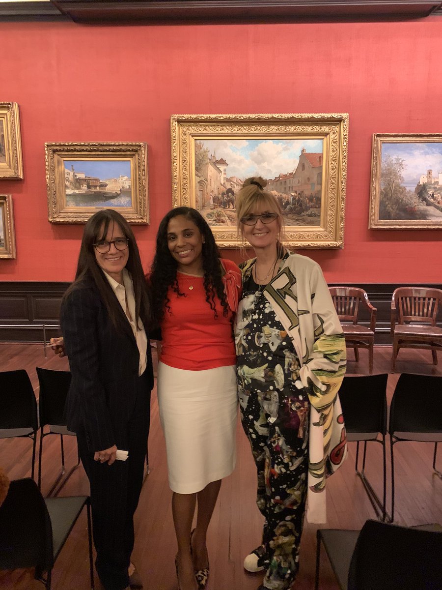 Ylora0211's tweet photo. #NancyVolpeBeringer the oldest contestant ever to compete on @ProjectRunway @BravoTV joined @AARPPA #DisruptingAging in Fashion & Merchandising panel discussion.@DrexelUrbs @RoamtheDomes @billjwpa @MrRawle @AARP #local #disruptingconversations #innovation #ageless #lovingwhatido https://t.co/Qhhbn4jLvW