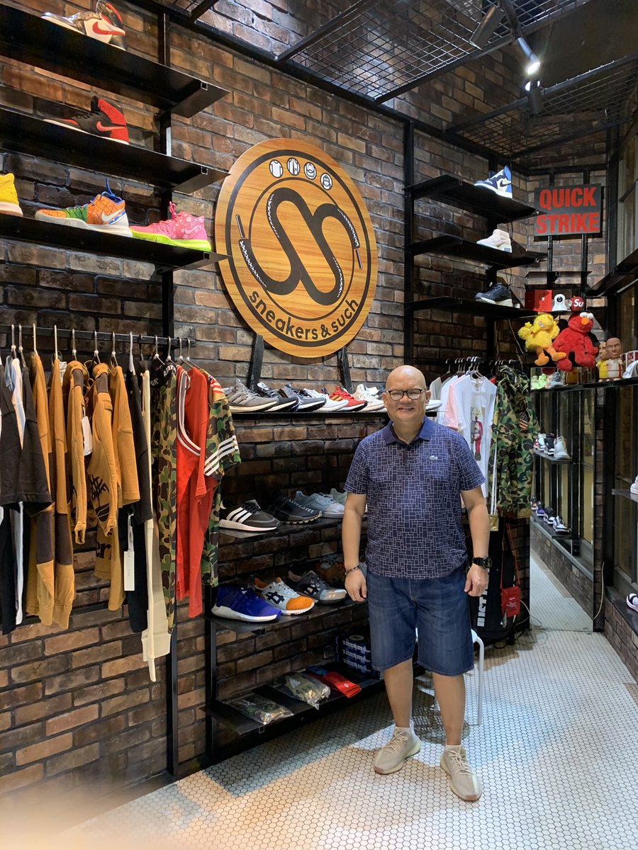 ferdielugue's tweet photo. Hypebeast Store near home! #sneakersandsuch #yeezy350v2citrin #yeezy360v2 #adidas #edsashangrila https://t.co/YDwTItvkyY