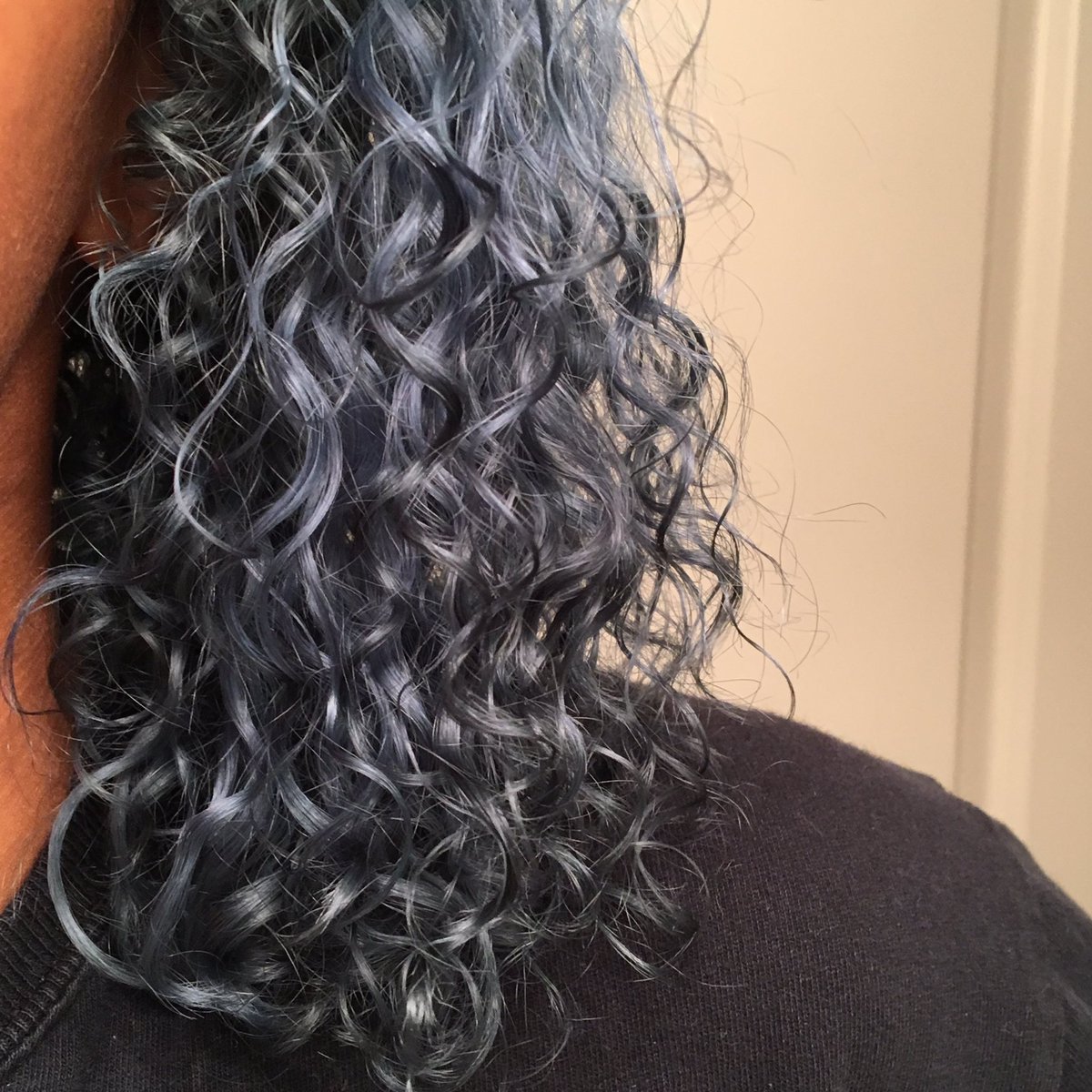 brainr0tt99's tweet photo. Like ok this was my hair like last week (like 3rd day for context) and then i did this treatment today and....it’s so soft?? And bouncy again??? And my bangs are actually curling like i am BEYOND shook. @ApHogeeHair you’re doing amazing sweetie!!! https://t.co/YuAmBHzCmt