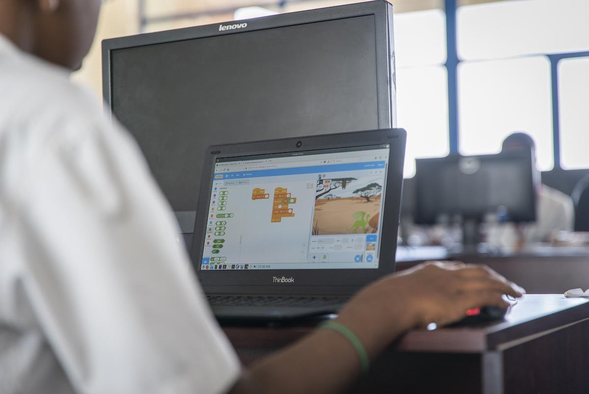 CodeClubGlobal's tweet image. The #CodeClubIndia 🇮🇳 team recently visited a Code Club and took these great snaps of young people coding projects and experimenting with Scratch!

Find out how you can start a Code Club in India at rpf.io/code-club-india or in the rest of the world at codeclubworld.org