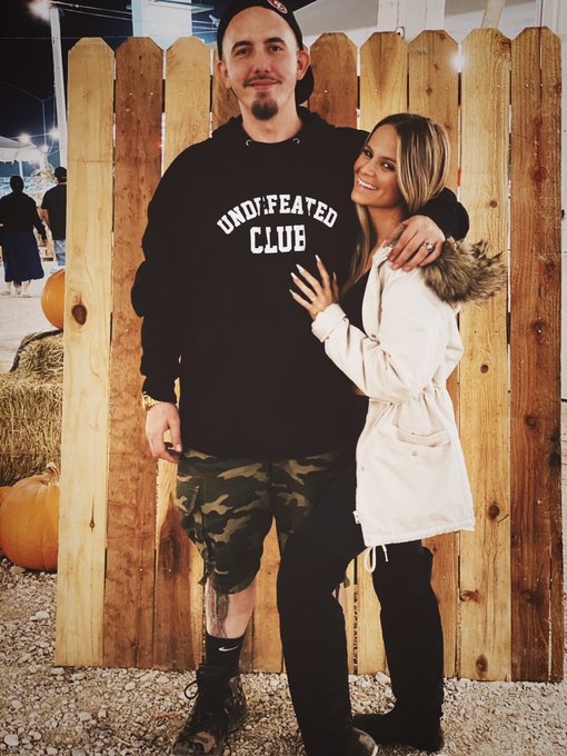 I love spooky time w you 👻🎃 https://t.co/YQwjeI3TX6