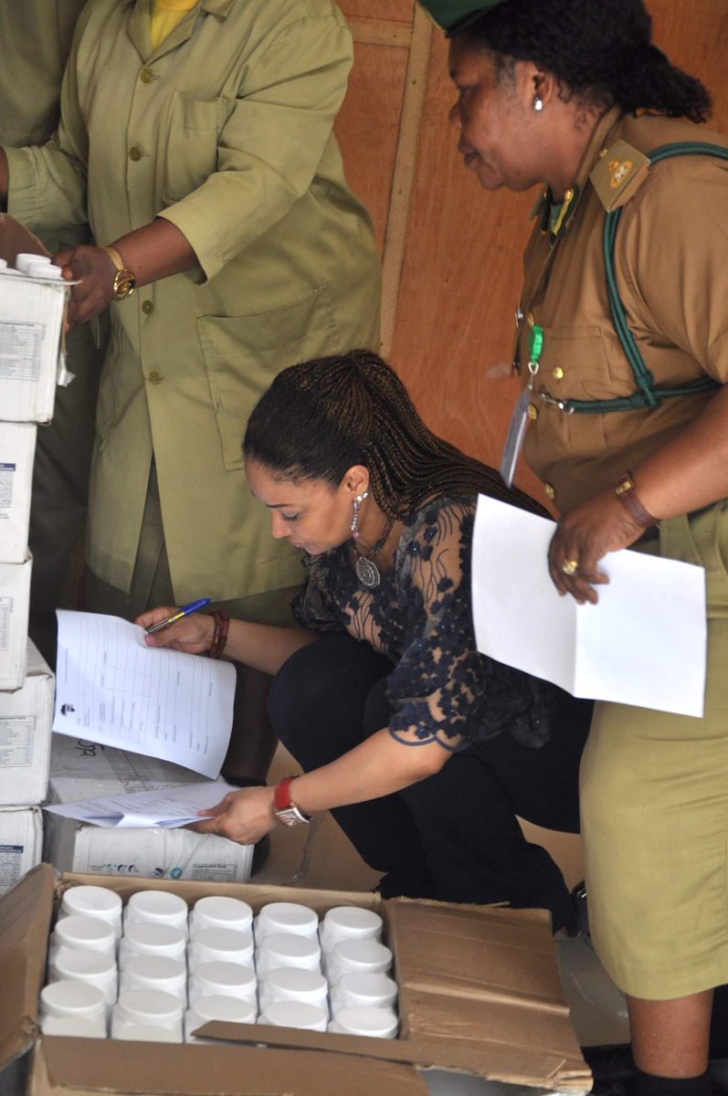 Empower54's tweet photo. Empower 54 will annually donate supplements to the #Nigerian #Prisons Service for pregnant prison inmates, children of inmates and staff.

@vitaminangels Albendazole for 27,000 children, Vitamin A 100,000IU, 200,000IU for 47,000 #children, Prenatal for 550 women were donated https://t.co/YJH5jfNumm