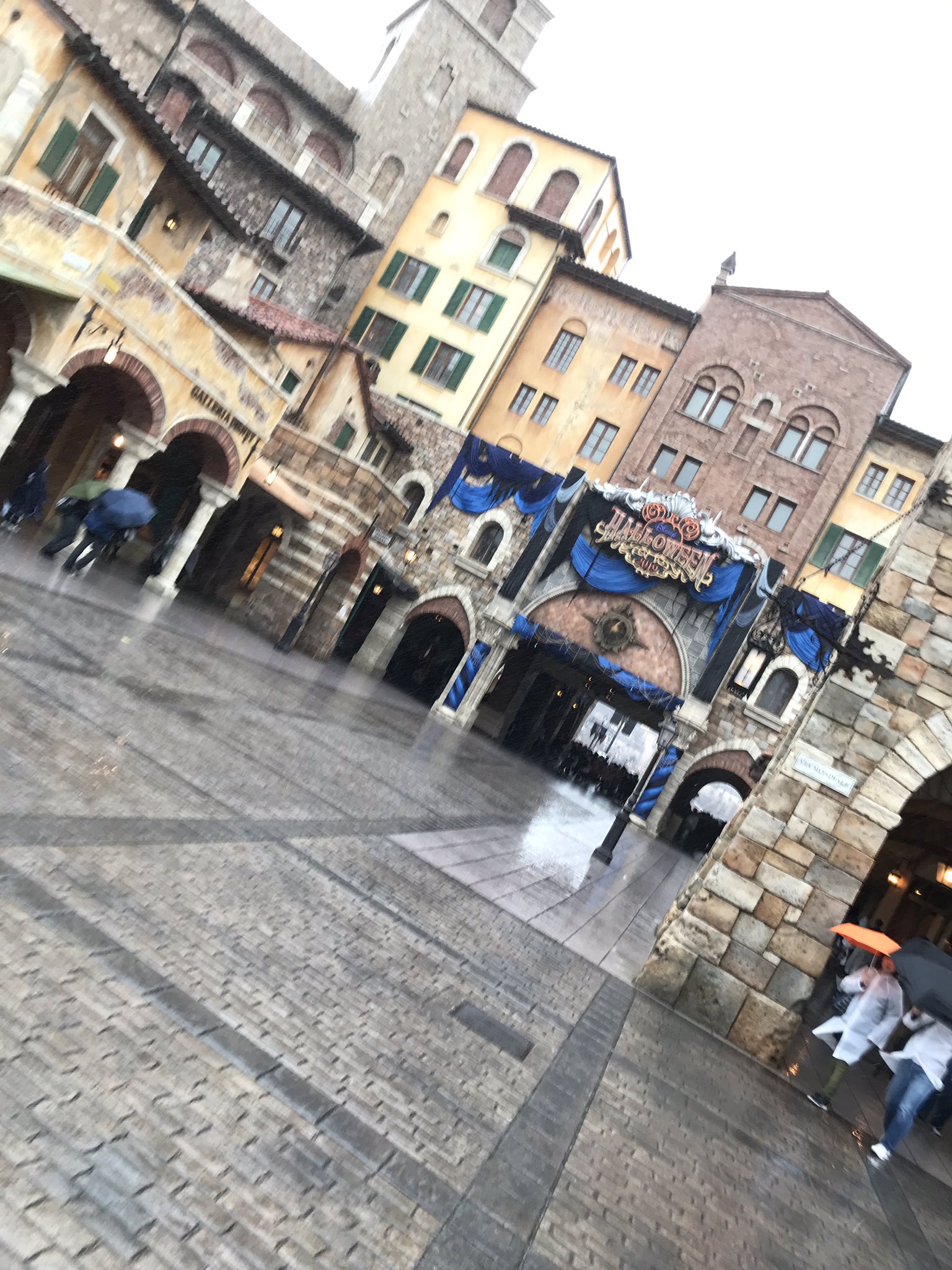 画像 豪雨ディズニーから避難警報ディズニー楽しい 人がいない 草 T Co 0yhefsxrgf まとめダネ 画像 豪雨ディズニーから避難警報ディズニー楽しい 人がいない 草 T Co 0yhefsxrgf まとめダネ