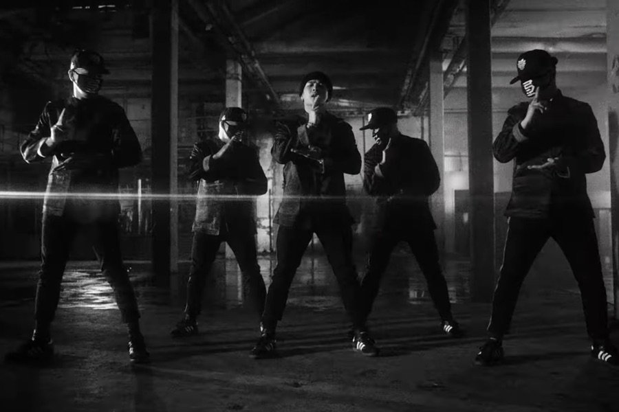 soompi's tweet photo. WATCH: #GOT7's #Jackson Releases Masterful Solo Album "Mirrors" And "Titanic" MV Featuring Rich Brian https://t.co/1aacmQrZZ7 https://t.co/8vEFPQL5lg