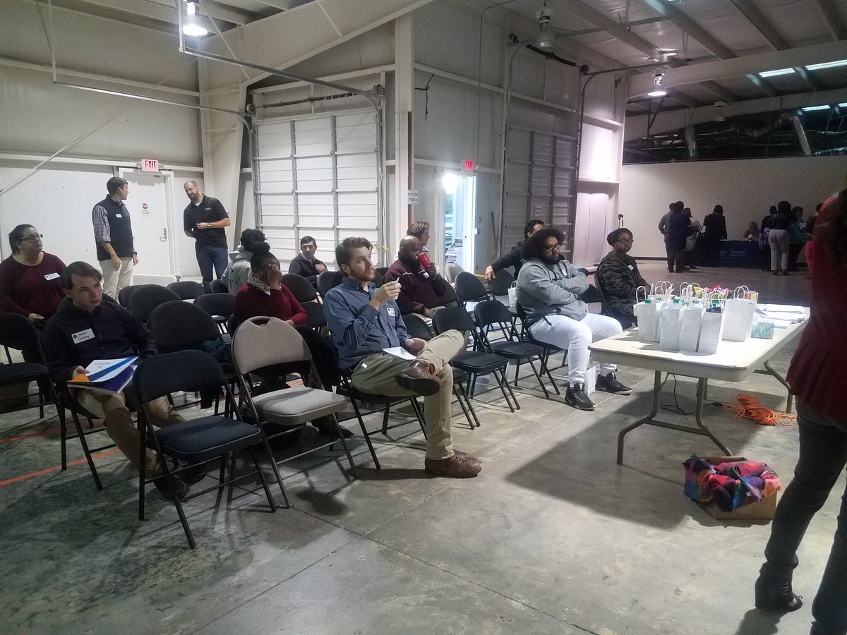 SyfanLogistics's tweet photo. We were excited to welcome 155 seasonal employees to Syfan last week! Go to https://t.co/cFhQl9pyk5 for more information on joining the Syfan Transport and Logistics team. #Syfan #Logistics #Georgia https://t.co/PZiagHdSI2