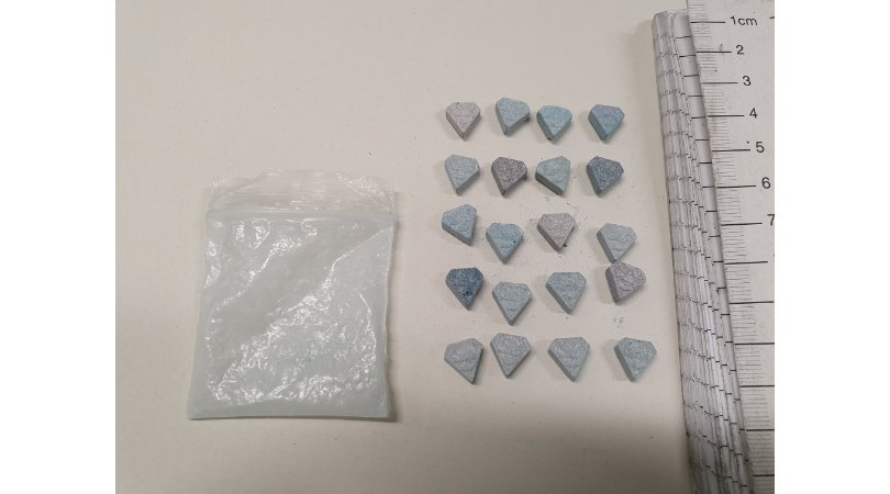 BrumCityWMP's tweet photo. A busy night for Team 5 tonight with 4 arrest which include; Female for Drunk and Disorderly,  Male for Possession With Intent to Supply Class A, Male for Assault and another Male for Possess an Offensive Weapon. #ProjectGuardian #LivesNotKnives #StopAndSearch #HelloRestDays https://t.co/7CQZQRFqnj