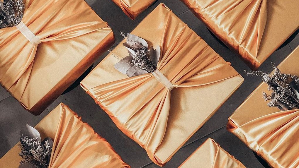 Awantona's tweet image. 𝟏𝟔 𝙄𝙙𝙚𝙖 𝙃𝙞𝙙𝙙𝙚𝙣 𝙃𝙖𝙣𝙩𝙖𝙧𝙖𝙣 𝙔𝙖𝙣𝙜 𝙈𝙚𝙣𝙖𝙧𝙞𝙠 💡

Sekarang ni trend yang paling popular adalah hidden hantaran! Kenapa Hidden Hantaran? Antaranya sebab:

1. Simple
2. Minimalist
3. Elegant
4. Jimat
5. Elakkan Makcik Bawang

[THREAD]