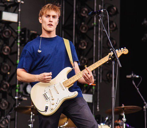 CuratedAM's tweet photo. 😎 Go listen our #whatsnew playlist to hear what an absolute hit-machine @sam_fender is 🙌🏼 https://t.co/R4yhjnnW8k

If you’re there don’t forget to hit that Follow button 😃 Thank you. Happy Friday🤘🏼 https://t.co/MAEbBU2n4G https://t.co/YzEOIGVAnG