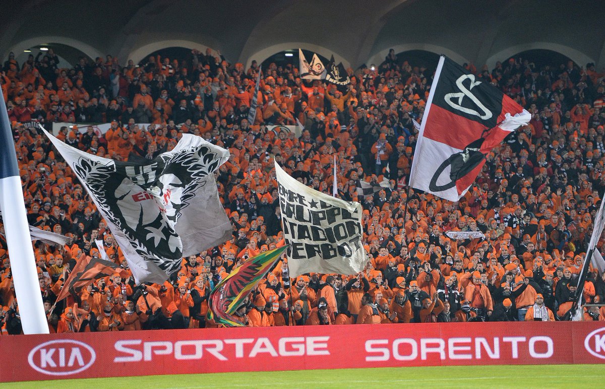 This isn’t the first time the Eintracht Frankfurt ultra scene makes a reference to Clockwork Orange. Back in 2013, as  #SGE took 12,000 fans (a record back then) to an away game vs. Bordeaux, the whole away end wore orange. The motto: “Orange chaos international!” 5/15