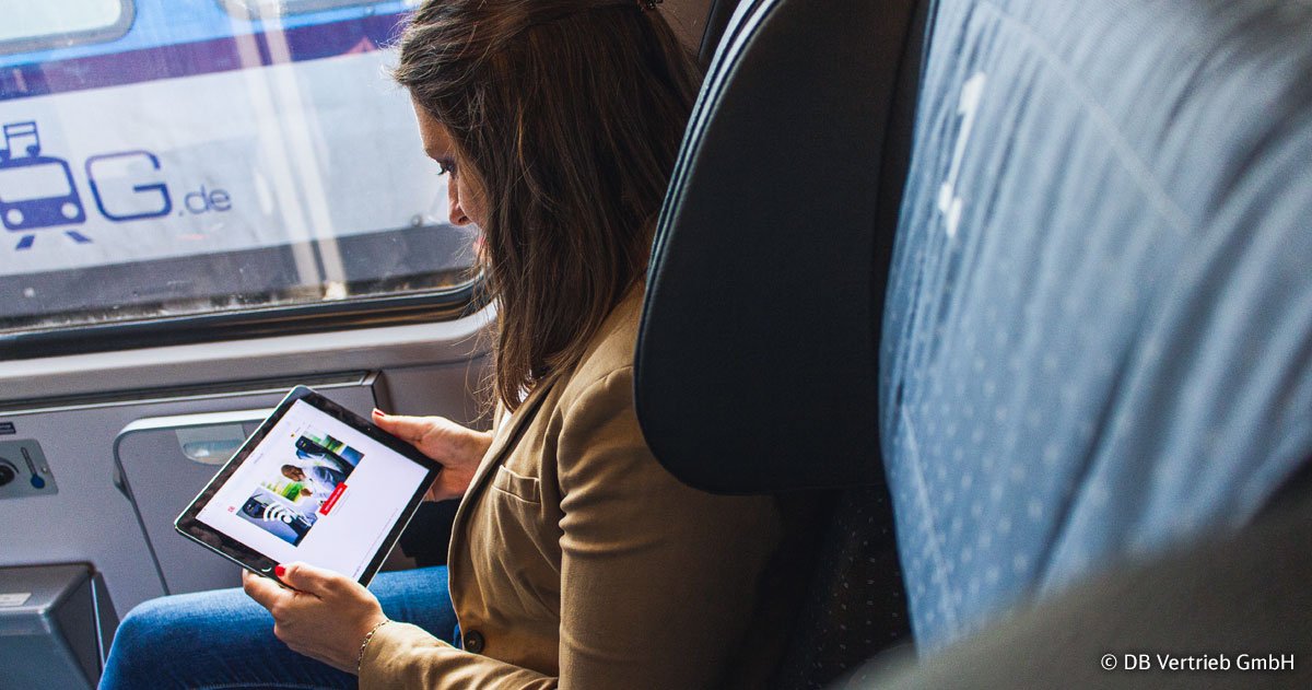 DB_Presse's tweet photo. Volles Programm - auch im #Intercity! Bereits seit Sommer 2019 statten wir unsere #IC mit #WLAN aus. Ende 2021 sind dann alle Züge "online". 😀 Und: Mit dem WLAN kommt auch das Entertainment-Portal. Alle Neuerungen gibt's hier
👉 https://t.co/juFCXkZ6j7 #DBME19 https://t.co/z3kb3joijG