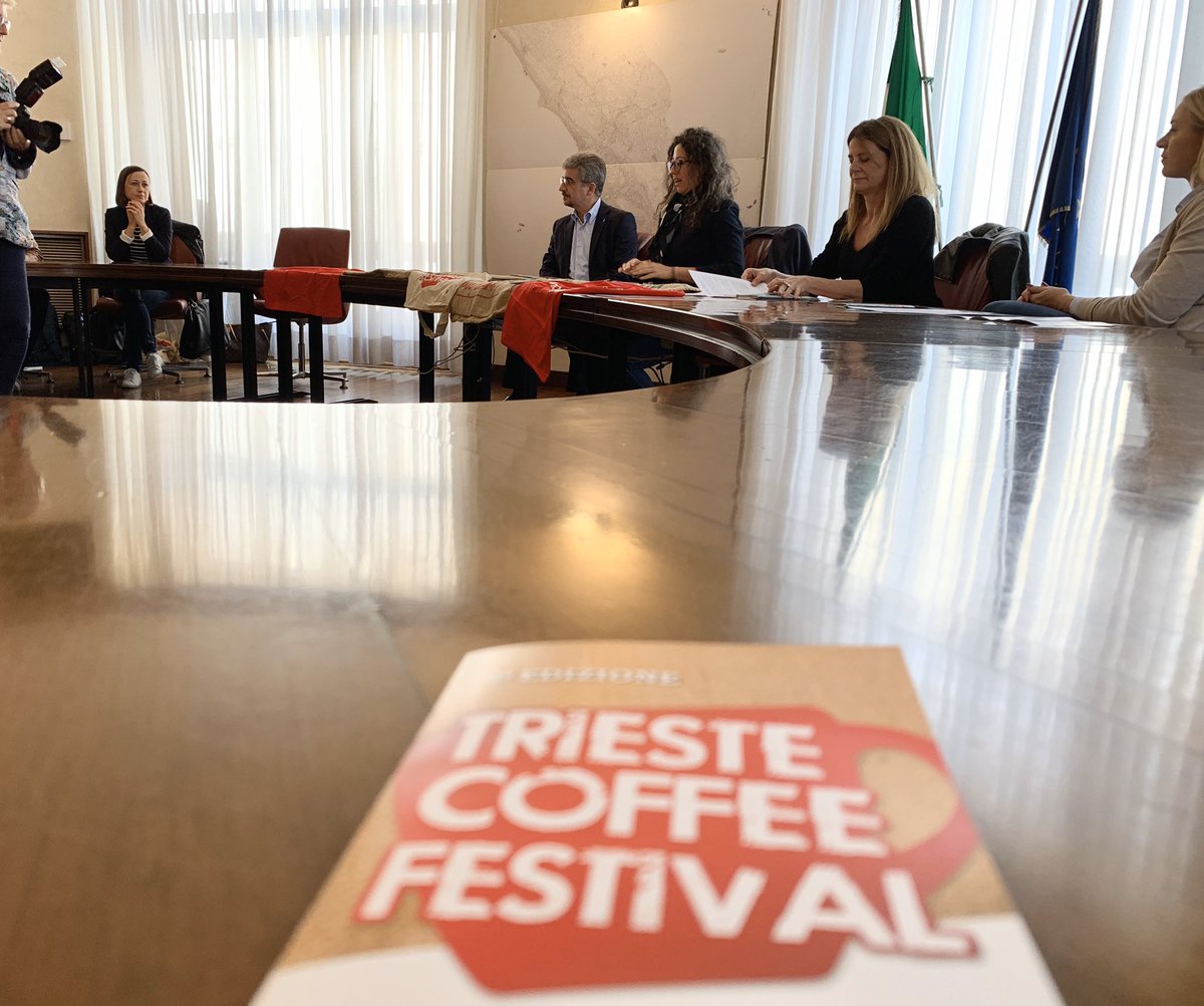 ComunediTrieste's tweet photo. Torna #TriesteCoffeeFestival in piazza della Borsa da domenica 27 ottobre a domenica 3 novembre con tante iniziative adatte a tutti.

☕️ https://t.co/X7ZoO2Qgtz https://t.co/4IwVwVIQkr
