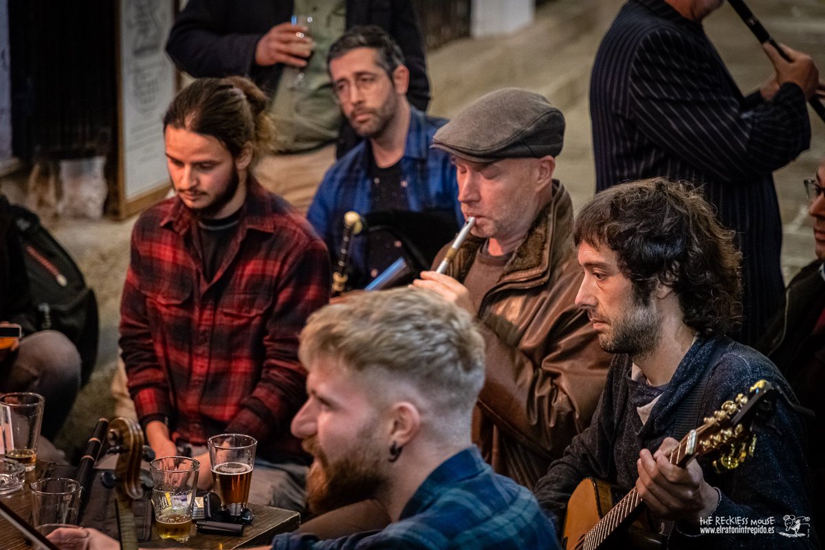 wrecklessmouse's tweet photo. Las sessions previas al @IrishFleadh ...
#CáceresIrishFleadh19 https://t.co/1YlclXWJuQ