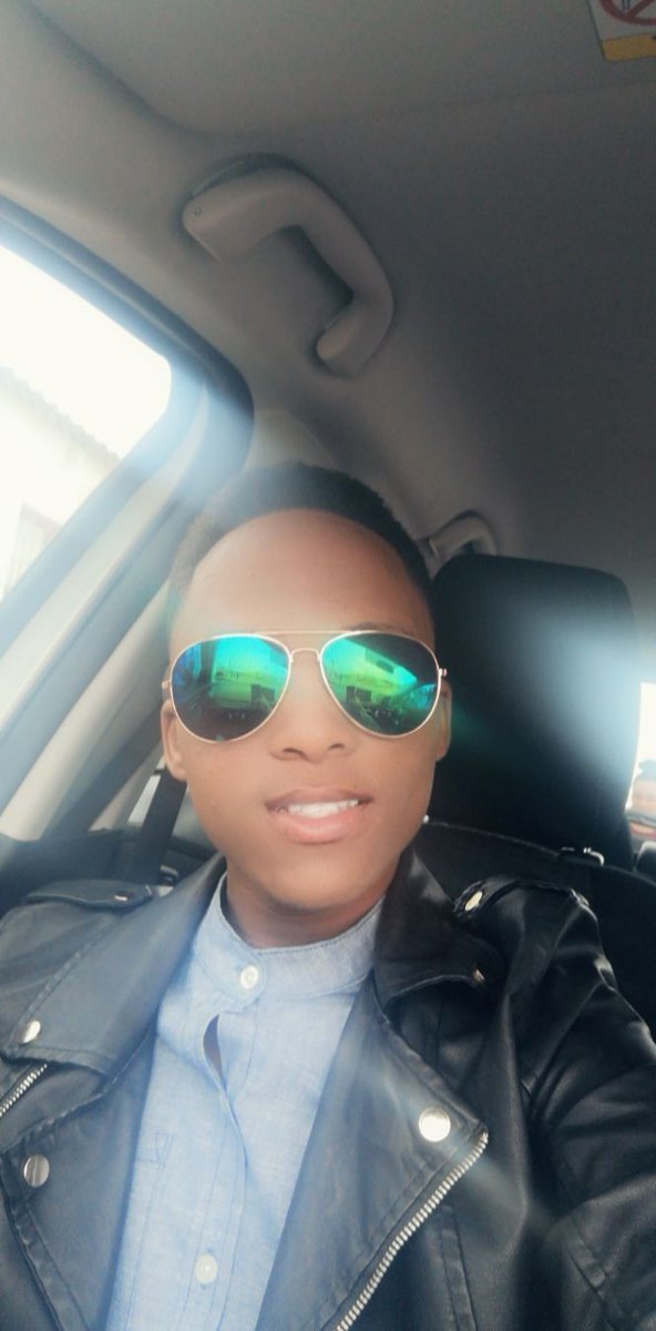 HlahlaFaku's tweet photo. Grade 7 Farewell 💃💃
It's Liyabona's Big Day🎉🎉🎈
#Favcousin https://t.co/L5IIj8PjCI