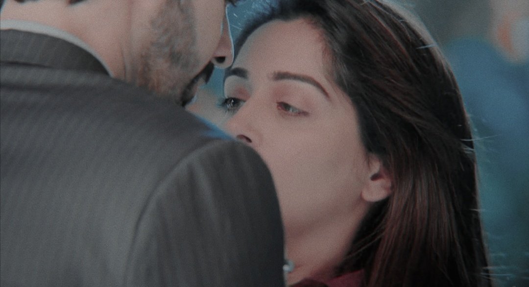 hasretbluet's tweet photo. forever grateful to writers for not making sonakshi those typical sharmili types fls who are always shy/push the guy away everytime they get close, my girl is more like fck yes let's do it!!! lmao https://t.co/Zad4mzd9HT