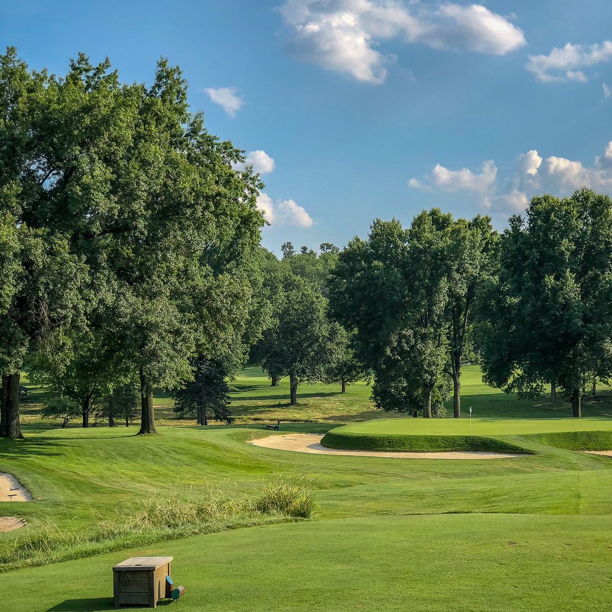 GoForeItComm's tweet image. The 11th at Fox Chapel Golf Club is a signature Raynor par 3 with a deep fronting bunker encircling 3/4 of the green. Getting up and down is no picnic. Luckily it only plays 156 yards and slightly downhill. #Top100
