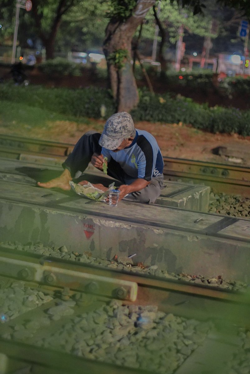 Tadi malem bareng <a href="/berbaginasiJKT/">berbaginasiJKT</a> . Alhamdulillah 257 nasi bungkus sudah dibagikan ke daerah Manggarai dan sekitarnya :)