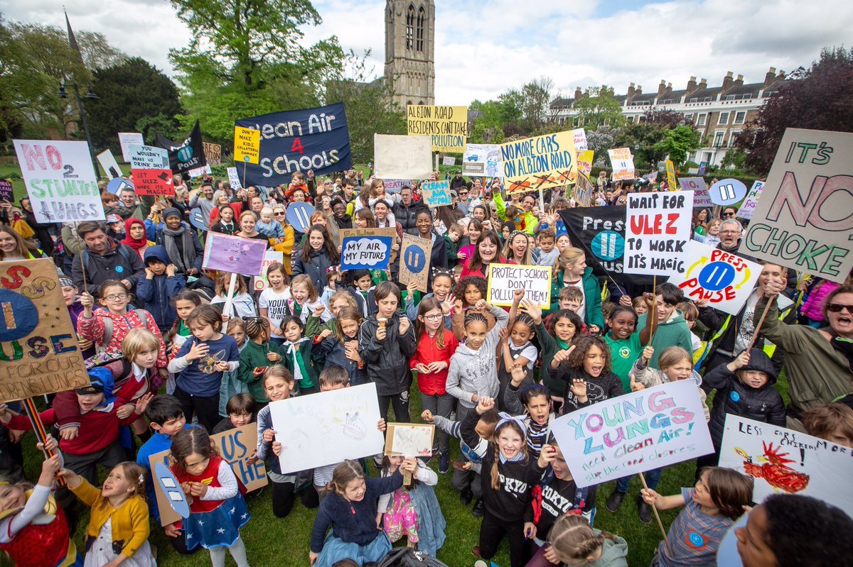 Misleading article @TheTimes ☹️
The road closures aren’t around a school. They are closing side roads with no schools and diverting traffic and increasing #airpollution on roads with 7 schools &amp; 7 nurseries. These parents actively support school streets. thetimes.co.uk/article/clean-…