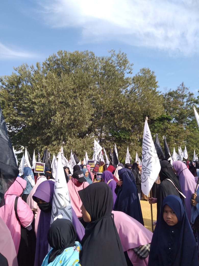 SatriaTeladan's tweet photo. Menyuarakan Islam, haruslah lantang &amp; tak boleh dibungkam #MahasiswaMenuntutKeadilan - #CianjurBanggaBenderaTauhid #KendariBelaMahasiswa
#ZC55

@HeriAlFatih2 https://t.co/f5NEldCvjT