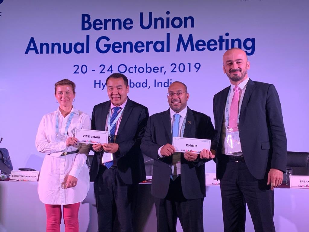 BerneUnion's tweet photo. Danilo Ćirković of #AOFI & Yerdan Bekkhozhin of #KAZAKHEXPORT handing over the baton to Imaad Al Harthy of @credit_oman & Martina Jus of #HBOR as Chair + Vice Chair of the @BerneUnion Prague Club Committee (forum for #capacitybuilding + development of small + establishing #ECAs) https://t.co/1DUPso4ogM