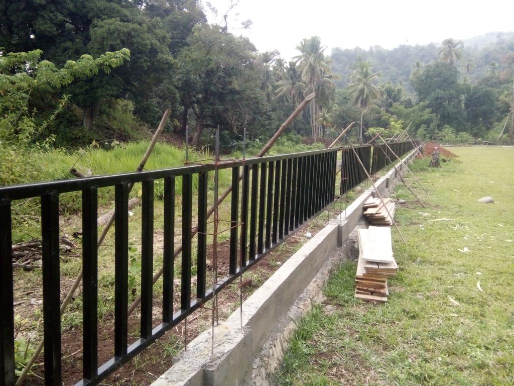 pagar lapangan bola kaki desa sekancing, kec. tiang pumpung, merangin jambi, <a href="/jokowi/">Joko Widodo</a> @fachrilabalado <a href="/taufikmadjid71/">IG : taufik.madjid</a>  <a href="/TPPIMerangin/">TPPI Merangin</a>