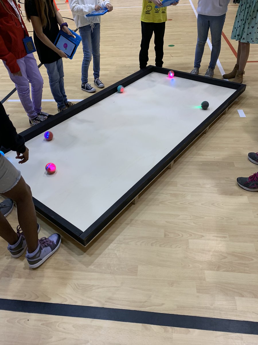 favor_mrs's tweet image. VES STEAM Day happening now! @CougarCub1VES @GoodfellowErin @sansone  #teachfutureleaders #teach4dodea