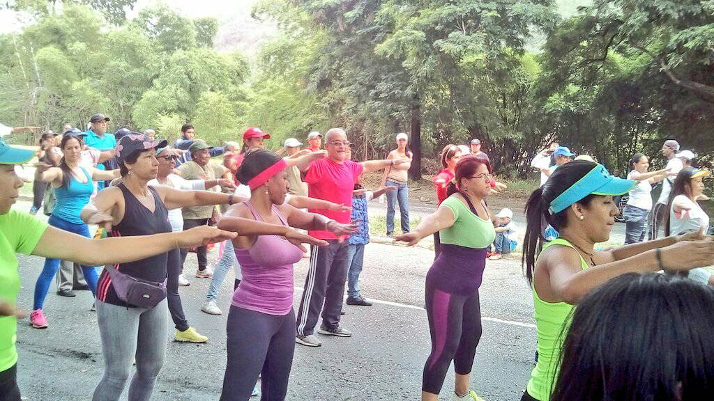 #VenezuelaSolidaria La #cota300 sera el escenario para la #CaminataFamiliarRosa🌸 👣🌼👣🌸👣🌼👣🌸👣🌼 donde rendiremos tributo a esas #AguerridaMujeres que están en lucha y las que han sobrevivido al #CáncerDeMama  #JuntosSomosGuarenas🌼 @luiscarPSUV @NicolásMaduró  #Venceremos!
