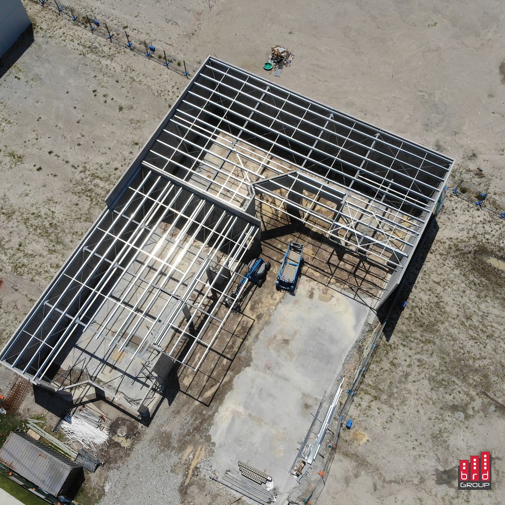 BRD_Group's tweet photo. Check out the progress of our latest industrial project in Aura - City of Colour. Great to see the tilt panels are up with majority of the roof structure now complete. #buildingdesign #constructionupdate #building #industrialbuilding #industrialdesign #design #designinspo https://t.co/yXEWJLYekF