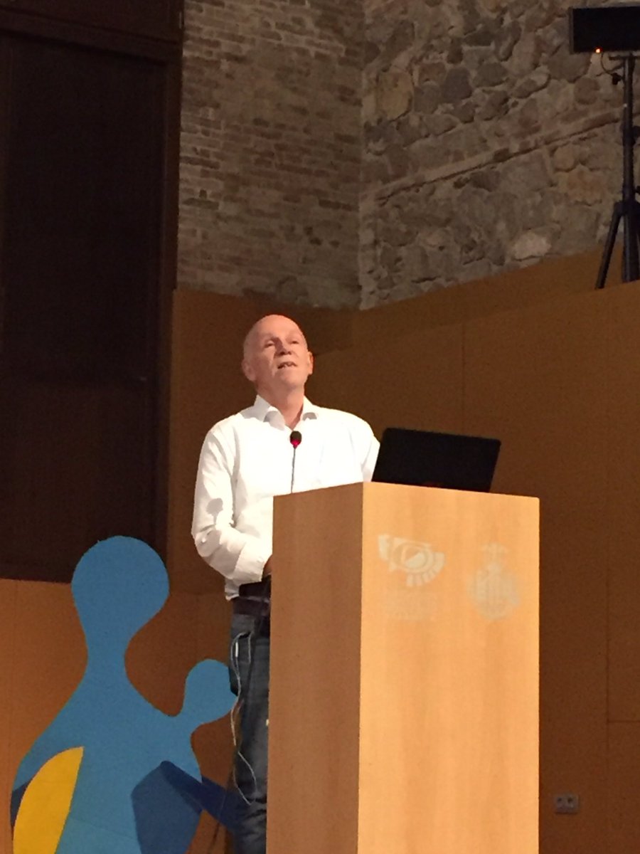 redqueserias's tweet image. Empezamos con Leche cruda y salud desde una perspectiva histórica y moderna con Ton Baars, investigador en la Universidad de Utrecht e impulsor y gestor de milkandhealth.com #QueRed #Valenciarawmilk2019