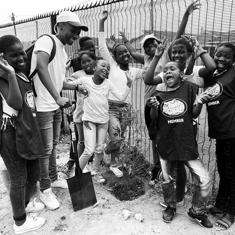 TownshipFarmers's tweet photo. Future activists. Future entrepreneurs. Future commissioners. Future executives. The future
#RunningTreeCampaign
#greeningkhayelitsha https://t.co/dDn0gprzTM