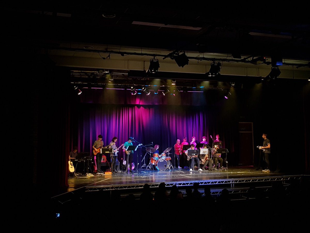 SGS had a wonderful Autumn Concert on Weds. The evening saw a fantastic range of performances from different musical genres and across the key stages. This included music from genres including Jazz, Rock, Classical, Folk and Big Band. #creativity