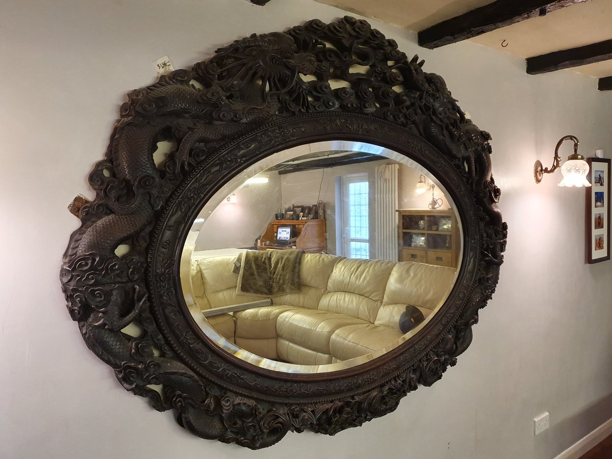 AlanClark112's tweet photo. Anyone know someone who knows anything about #antiques mirrors please #tweeter do your thing and retweet please https://t.co/CIeIJFikqs