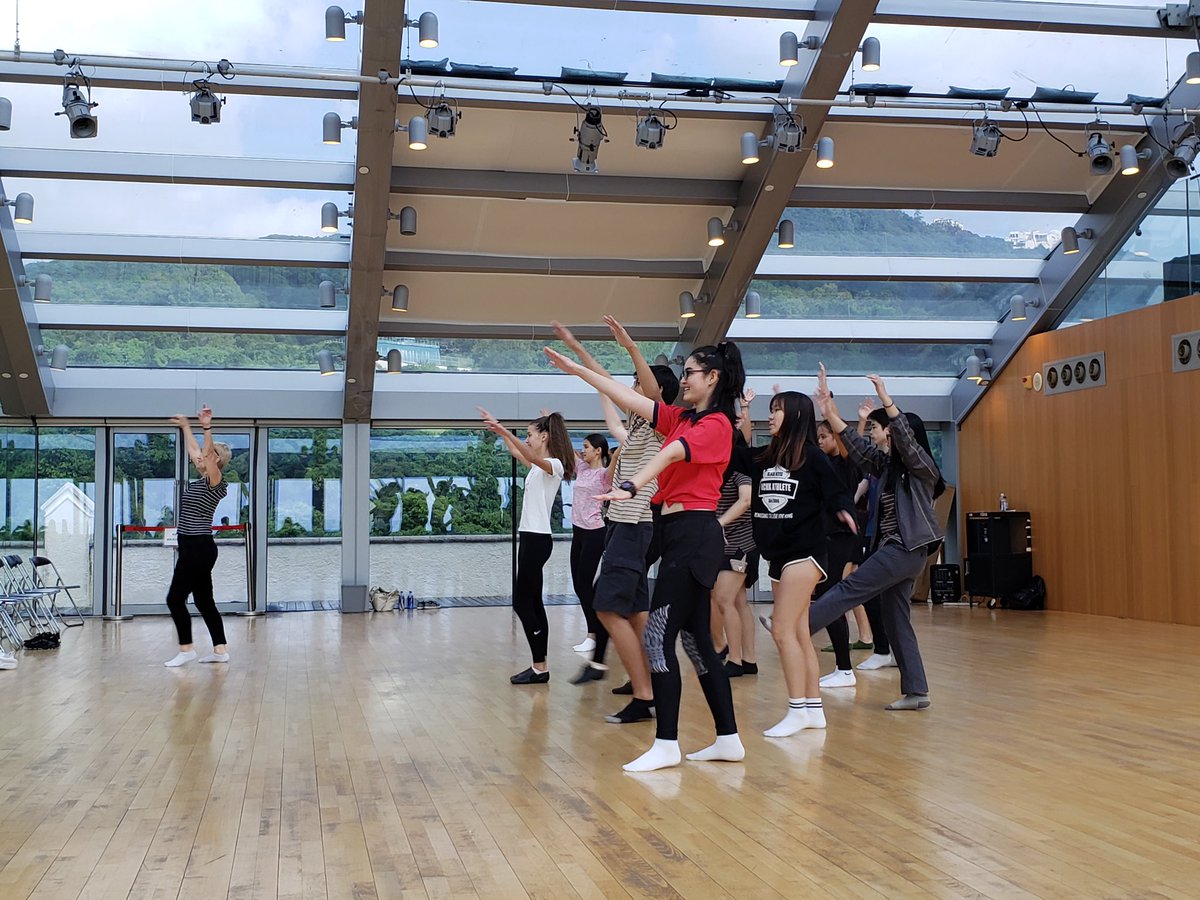 wilmashen's tweet photo. Another fun afternoon with #IBCP prospective students experiencing trial lessons at #SCADHongKong and #HKAPA for musical theatre and arts and design programs. https://t.co/jNj9hFN244