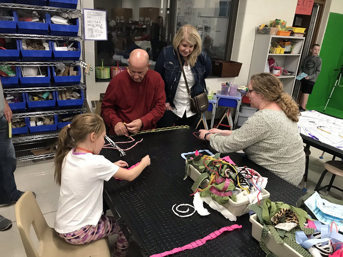 DelaguerraART's tweet photo. Can’t wait to continue this community weaving at another time! #familyengagment https://t.co/EiosHo9Vnk