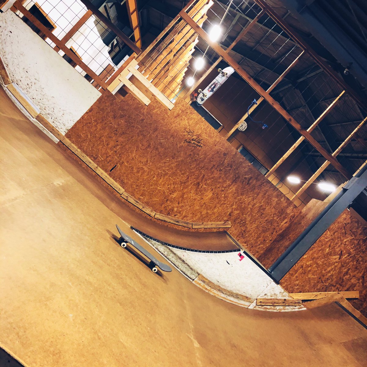 Yuuxxxdevil's tweet photo. 初1人park🛹💜
貸し切りでみっちり滑ってきた😂
 #skateboard #skater https://t.co/HxhPQJlkNn