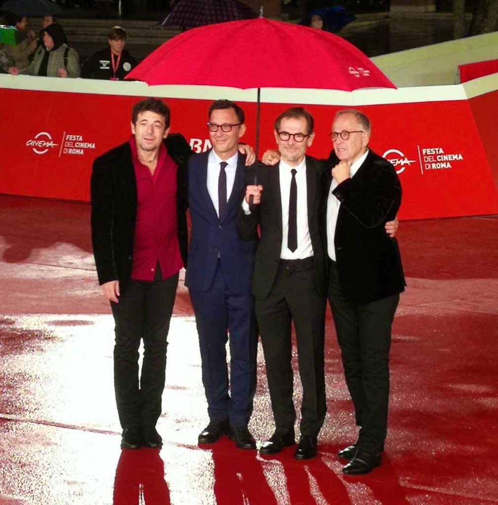 PatheIntsales's tweet image. The team of #LeMeilleurResteAVenir in @romacinemafest. Massive stand-up ovation! 👏🏻👏🏻👏🏻 congratulations to @PatrickBruelOff @alexdelapat @mattdelap @Dimitri_Rassam ! @LuchiniOfficiel @PatheFilms @uniFrance a @luckyredfilm release in 🇮🇹🇮🇹 #thebestisyetocome  @sebyoda
