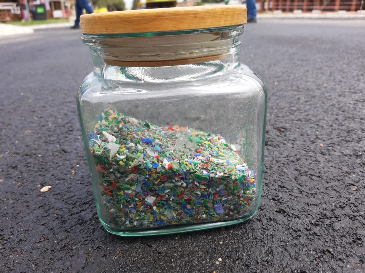 Our_DA's tweet photo. DA-run Kouga has officially completed phase one of Africa's first eco-friendly road!

For every kilometre of eco-friendly road constructed 1.5 tons of waste plastic, the equivalent of 1.8 million plastic bags, will be used.

🇿🇦 Forward-thinking 🛠 Innovative 🚀 Embracing change https://t.co/fffo8HE34d