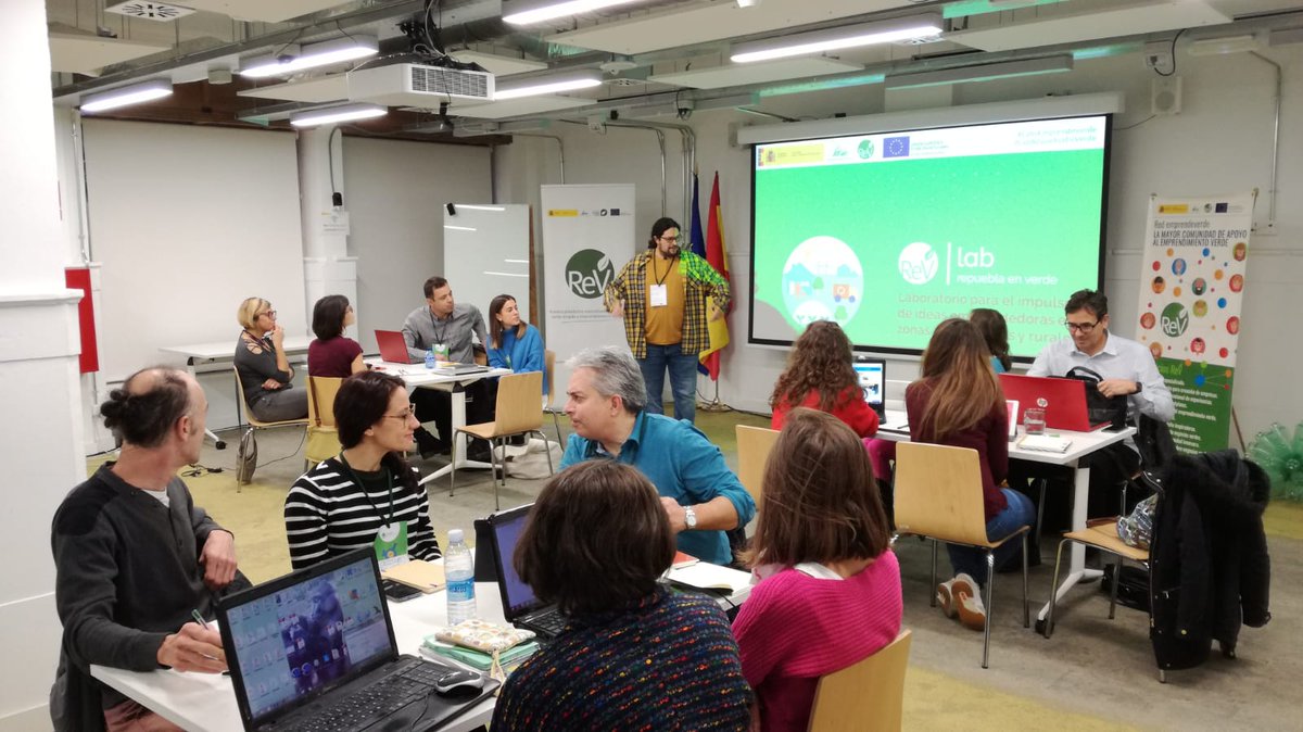 emprendeverde's tweet photo. Comenzamos la 2º sesión del #LabRepueblaEnVerde con mucha energía 💪
Esta mañana hablaremos del marco de emprendimiento con la variable rural 🏘️ https://t.co/JhrQPojOJI