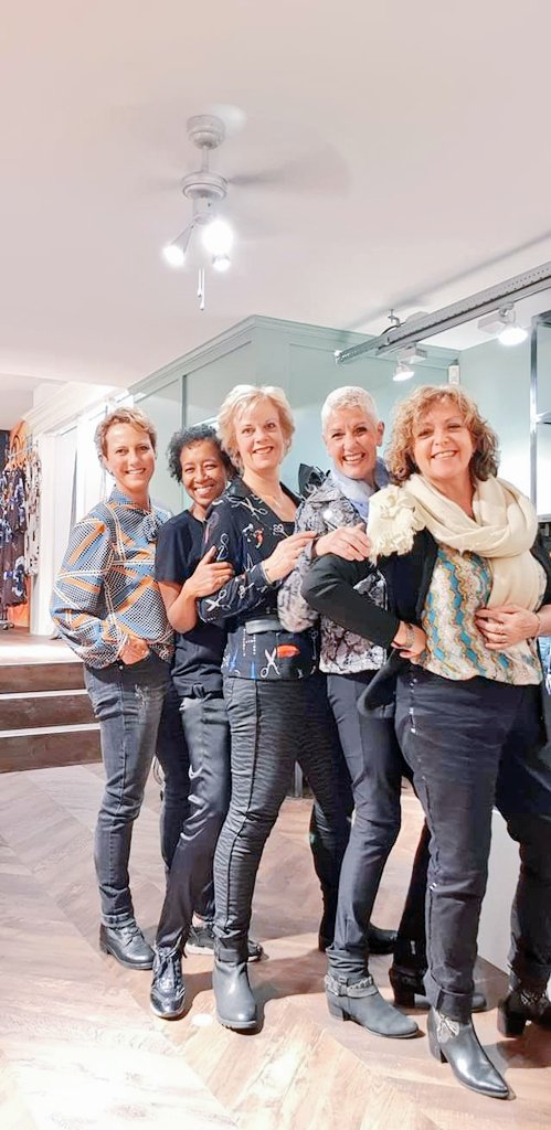 Ladiesfortune's tweet photo. @PeterterHorst vrijdag-lach? Nooit van gehoord maar dit lijkt mij ruimvoldoende :) #allemaalvoldoende https://t.co/2AMe7FibK6