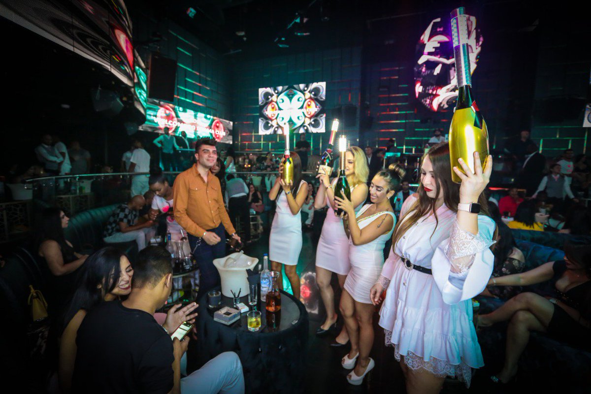 events_gravity's tweet photo. For the best champagne shows book it now with us. DM for details.
.
.
.
#champagne #show #girls #mondaymotivation #dramaclub #arabic  #music #dubaimodels #hostess  #socialmedia #inspire #luxury #influencer  #fashion #1000likes #picoftheday  #mydubai #myuae #gravityeventsme https://t.co/ahvbFt5jtR