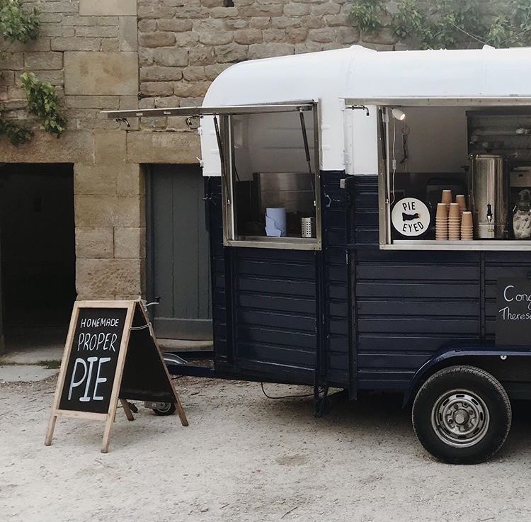 _mrjacknorman's tweet image. URGENT! Our lovely horse box that has been with us since day one was stolen last night in the Leeds area. PLEASE KEEP A LOOK OUT! Any help at all will be massively appreciated! Jack x