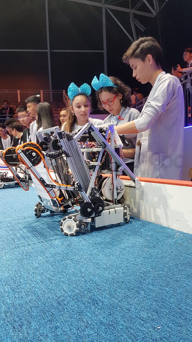 miguel_sedoff's tweet image. Acompañando al equipo argentino en su primer día de competencia en el #FirstGlobalChallenge en Dubai @FirstGlobalDxb @misioneseduca